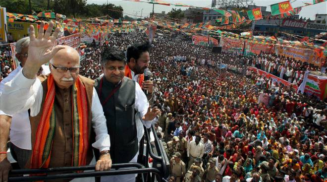 vivek_web's tweet photo. आज जब अयोध्या पर फैसले की घड़ी है तो आडवाणी को भूला ही नहीं जा सकता है. #Advaniji #Age92 #Action92 https://t.co/58KZyK5QJG