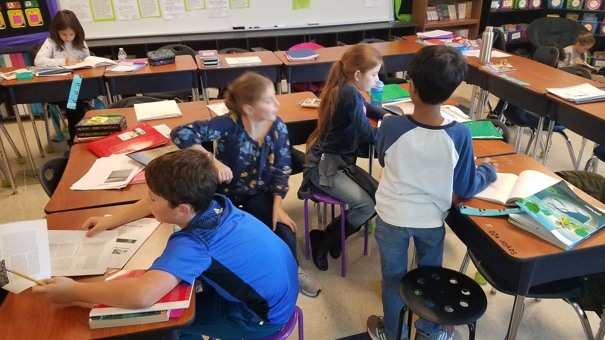 MsHasekampDRE's tweet photo. Extreme weather research teams learning to synthesize across texts. We make learning fun in the #wsd! #DREROCKS #wearewentzville https://t.co/c8atLA0Fbu