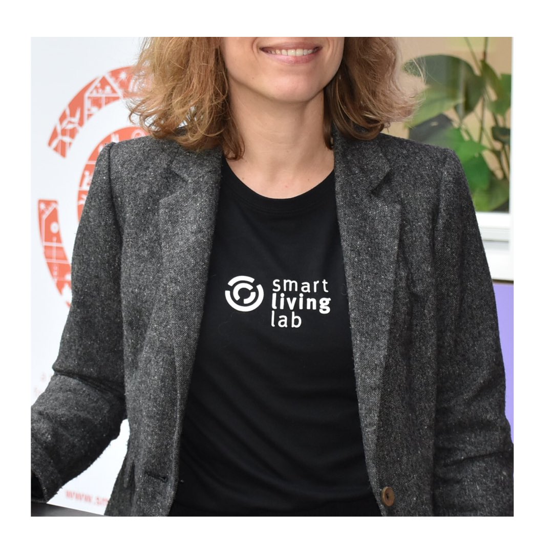 smartlivinglab's tweet photo. BRANDING | Have you ever seen our #SmartLivingLab umbrella? Very useful to walk from the Blue Hall to the #NeighborHub for the Friday vegetable soup! And what about our new T-Shirt?! Well not for sale... just to wear for networking events! https://t.co/brwOpwVeq6
