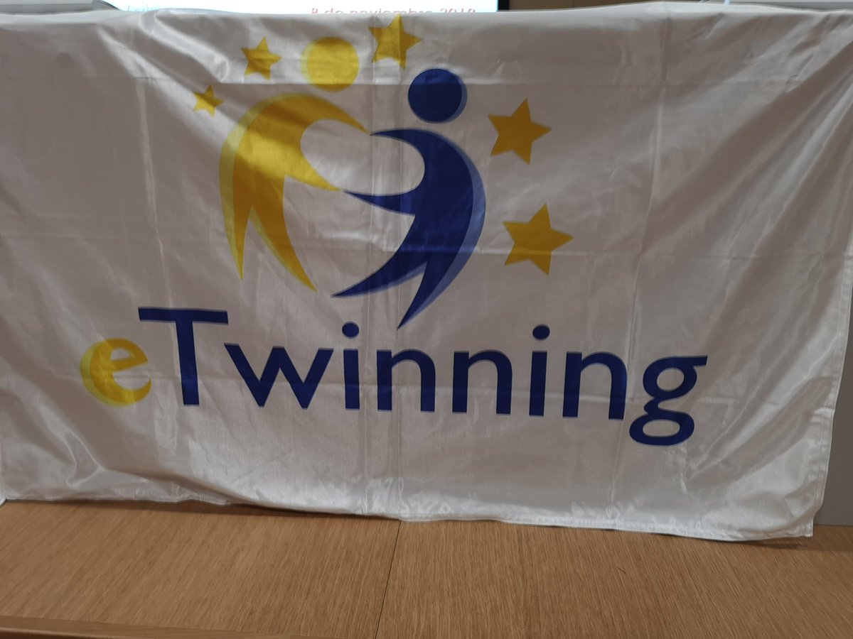 EuroElp's tweet photo. Formation eTwinning à Madrid  pour le consortium ELP.
Échanges et projets européens en cours.
#eTwmultilateral19
@EuroElp @LycUrbainVitry https://t.co/FXd58HklBn