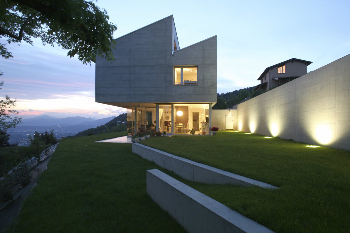 Cement enables the transition to a low-carbon economy. Today’s buildings save 66% more #energy compared to older structures, while naturally reabsorbing #CO2 through recarbonisation. Read more here ▶️  tinyurl.com/yxaoq2wr