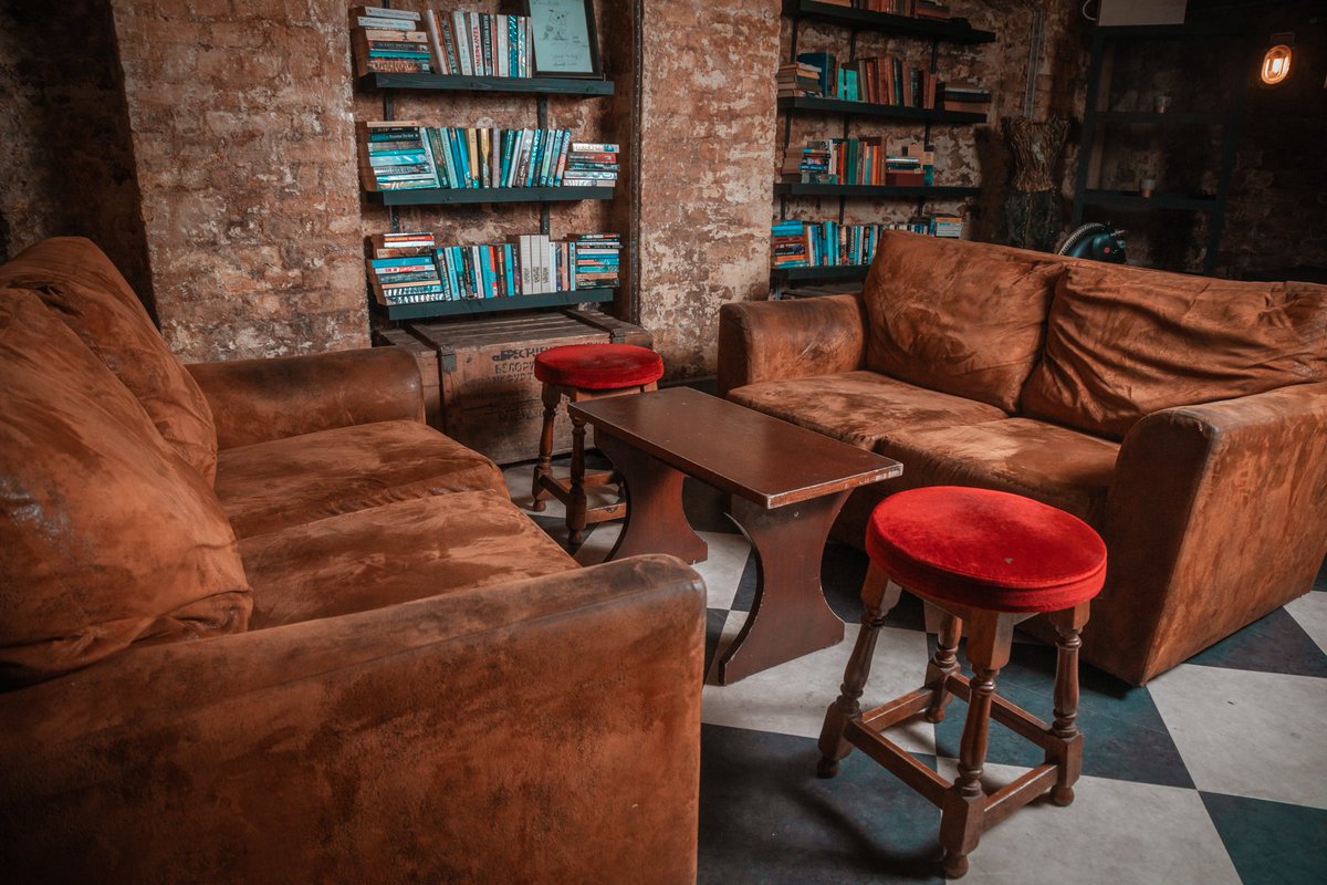 Imagine a hidden library in Shoreditch! Find us on Shoreditch High street 
.
.
.
#Shoreditch #instagramable #brunch #shoreditchlondon #shoreditchhighstreet #shoreditchlife #london #toplondonrestaurants #londonfood #londonfoodies #londoncoffeeshops #cake #londonfoodie #londoncity