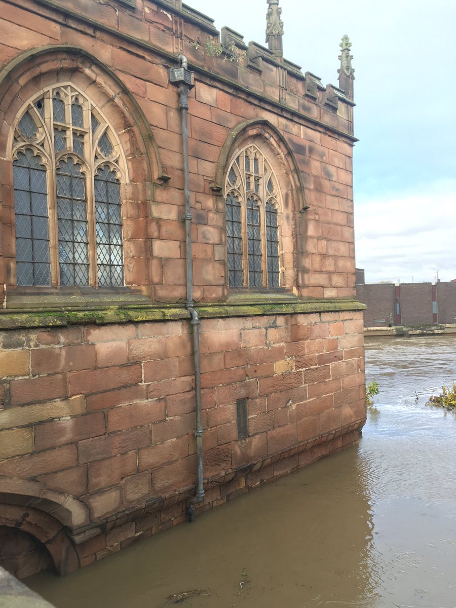 The flooding in Rotherham has given a rare opportunity to see the medieval Bridge Chapel in water : as it would have been when built and for hundreds years before the new bridge was built.

Luckily the chapel hasn’t flooded, yet.

#Rotherham