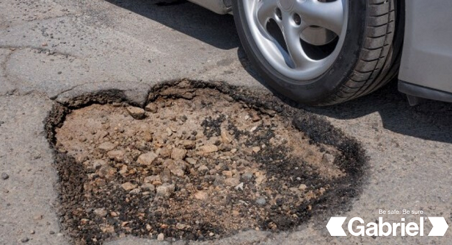 GabrielShocksZA's tweet photo. 🗣Warning!⚠️ Not only have the rains ⛈☔️arrived, but with them come a lot of hazards on the road. Potholes 🔎being one of them. Always be alert...#BeSafeBeSure #GabrielZA https://t.co/8N3wK0ncGl https://t.co/rnybevKm1x