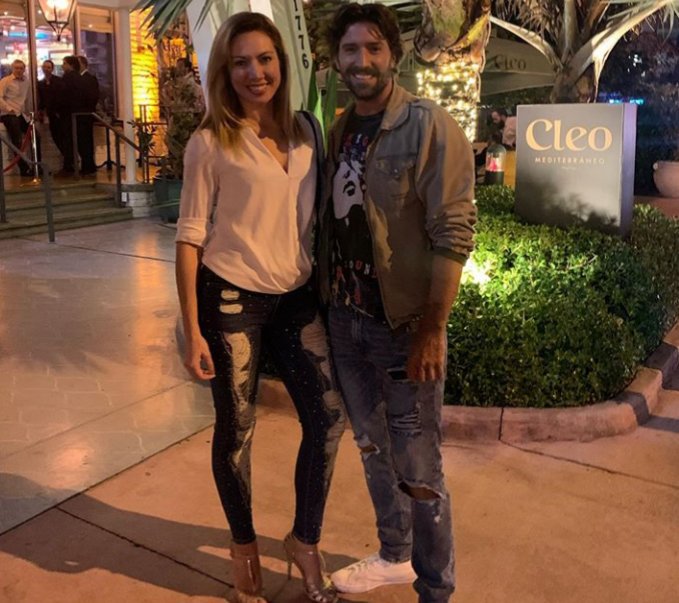 ChocarroARG's tweet photo. Lindísimos @DavidChocarro @carolaursen Ayer en el evento de las Fundaciones #SumandoManos #PequeñosPasosUsa 😃😃 https://t.co/iOkph8N3Dg