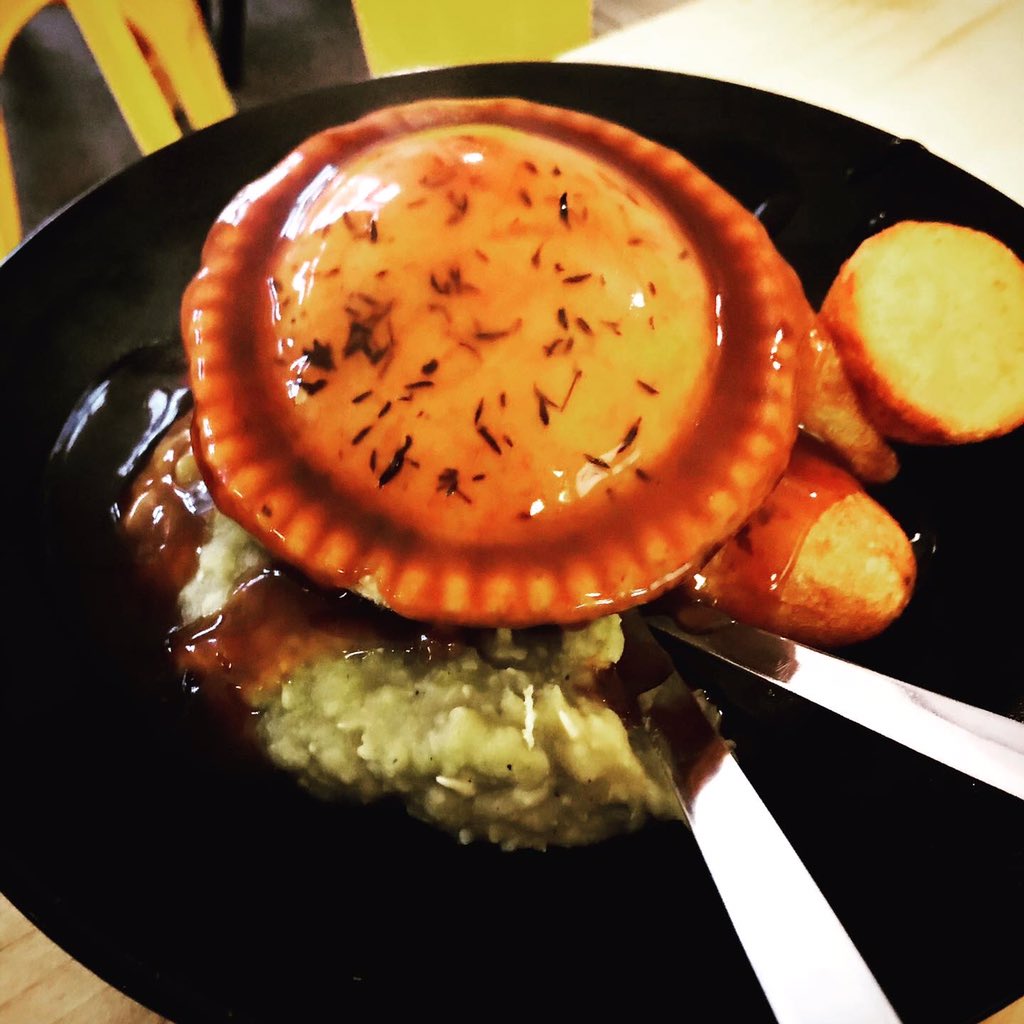 PieJackers's tweet image. Lunch today 11.30 till 2 👍😁😎 @albertnorthmbr #middlesbrough #nowtbeatsapie #pieweather #vivalapiejackers