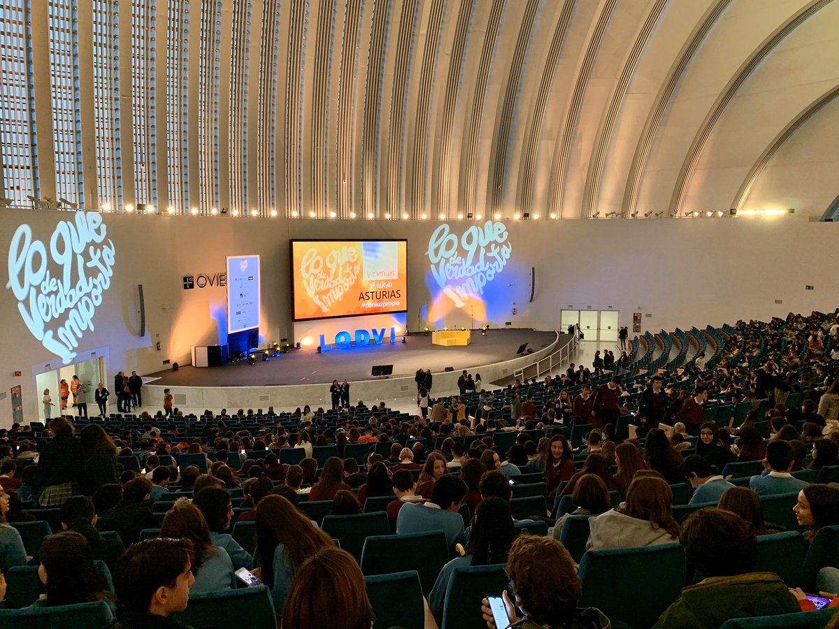 RoblesPenamayor's tweet photo. ¡Disfrutando del #CongresoDeValores que une a jóvenes de toda #Asturias! 😉🔝👏 ¡Gracias, @LQDVI por esta 3ª edición! #ConLuzPropia #LQDVI #EntreTodosEducamos #EducarMola https://t.co/DG36OlE8Xm