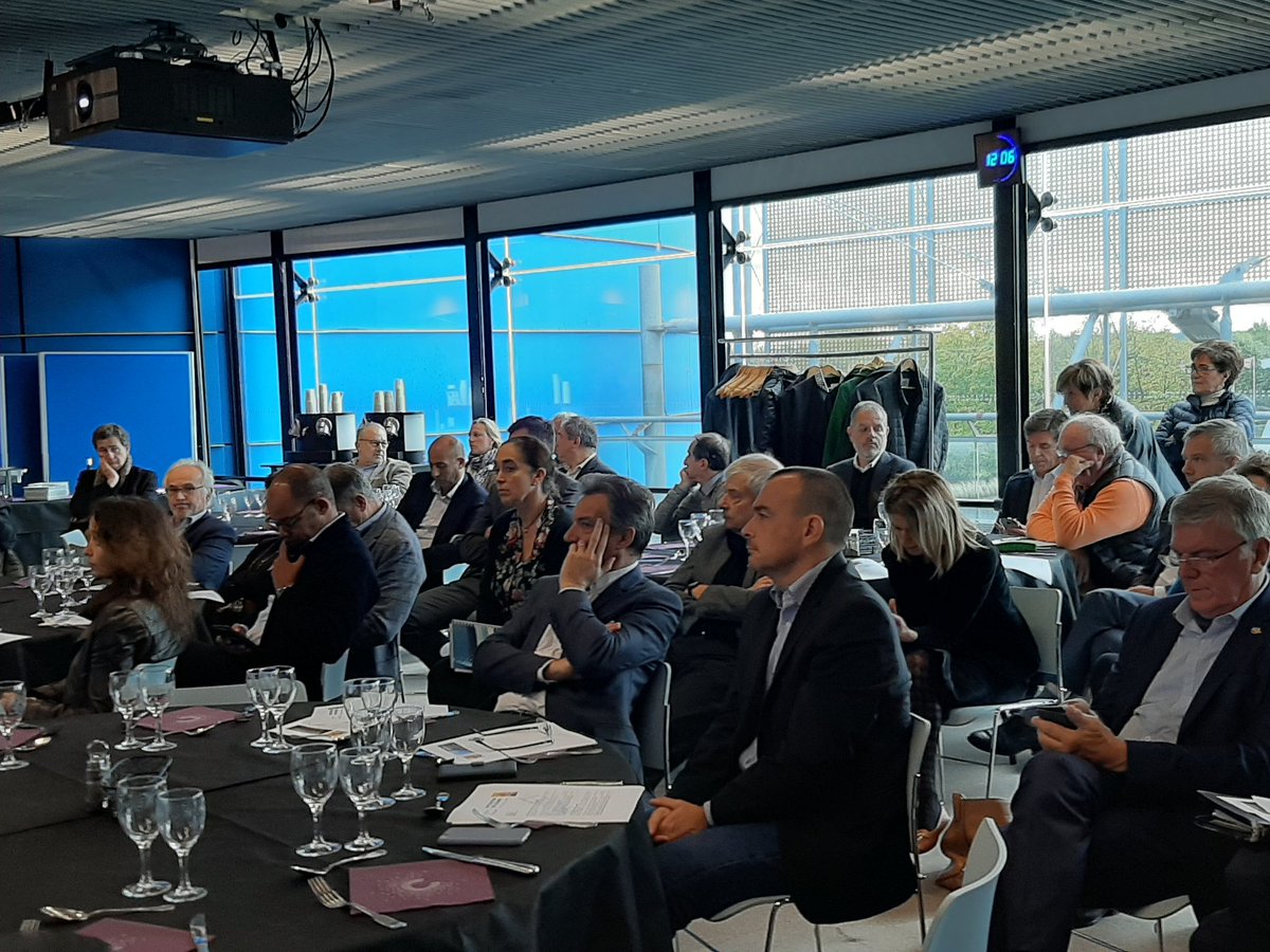 Au <a href="/clubgalaxie/">Club GALAXIE</a> ce midi, de nombreux participants à l'écoute de l'expertise cybersecurité du Lieutenant Colonel @LaurentLeberon et @JeromeTripiau, enquêteur au pôle judiciaire Gendarmerie Nationale du Centre de lutte contre les criminalité numériques.