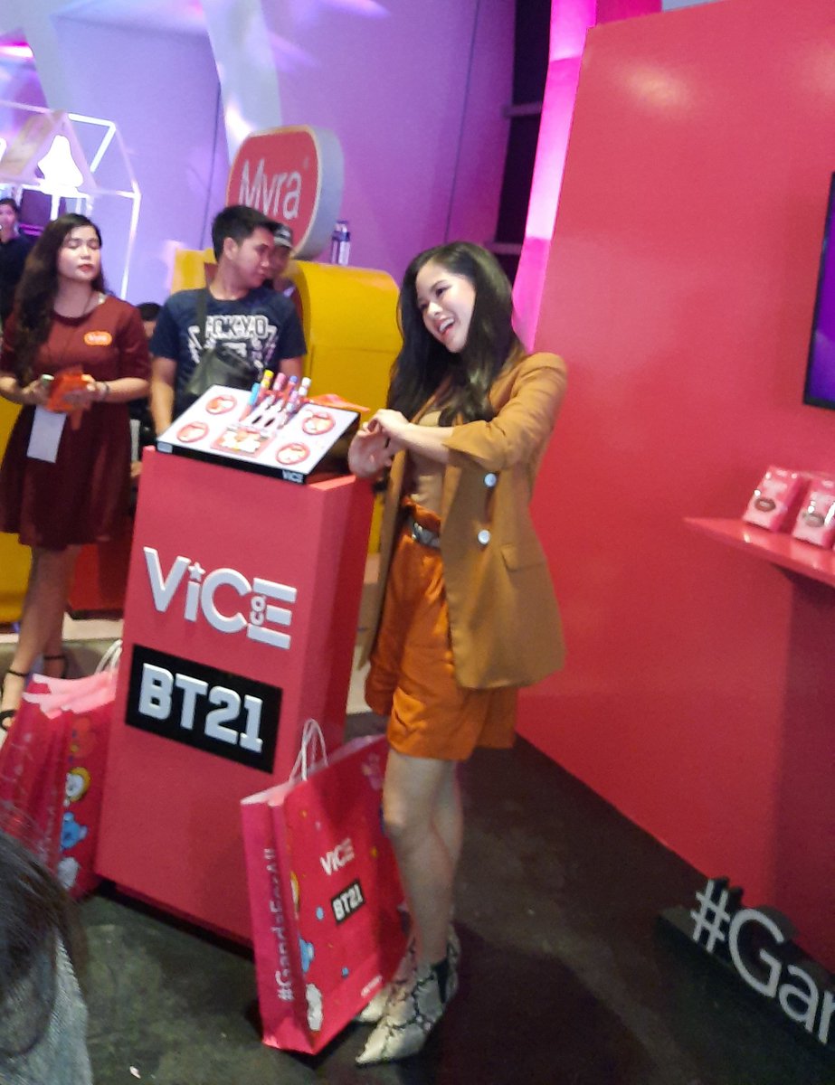 pascual2530's tweet photo. Kisses at Vice Cosmetics booth!

@KissesDelavin

KISSES SaMEGAndaViceCo
#KissesDelavin https://t.co/u29DJe4zjC
