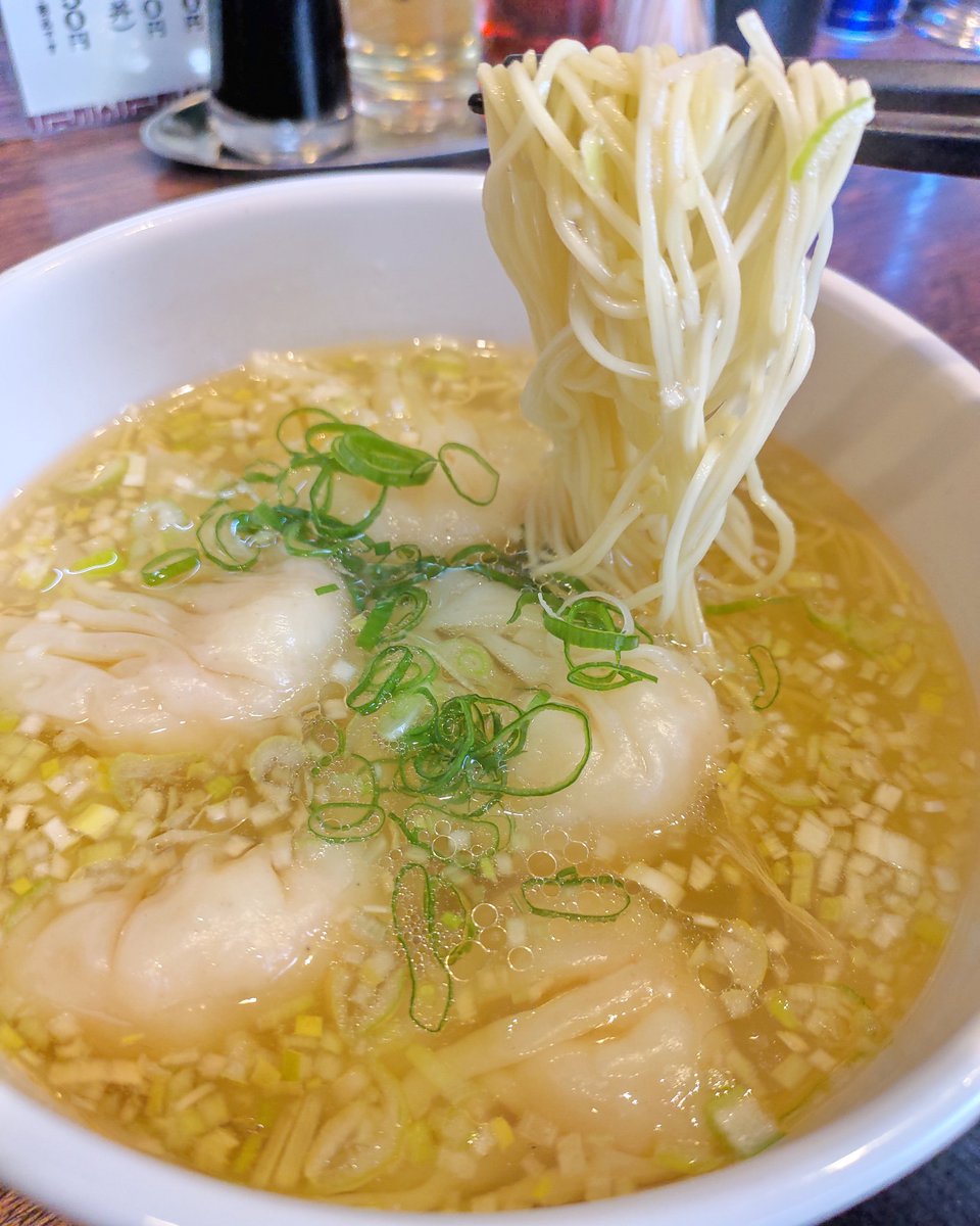 Tx Ogaken 香港バル Rakanka あっさりとした鶏ガラ塩スープに香港極細麺 ぷりっぷりのエビワンタンがたまらない 香港極海老雲呑麺 990円 香港バルrakanka エビワンタン麺 上大岡 Wantanmen Ramennoodles Yummyfoods ラーメン Tx Ogaken 香港バル Rakanka あっさりとした鶏ガラ塩スープに香港極細麺 ぷりっぷりのエビワンタンがたまらない 香港極海老雲呑麺 990円 香港バルrakanka エビワンタン麺 上大岡 Wantanmen Ramennoodles Yummyfoods ラーメン