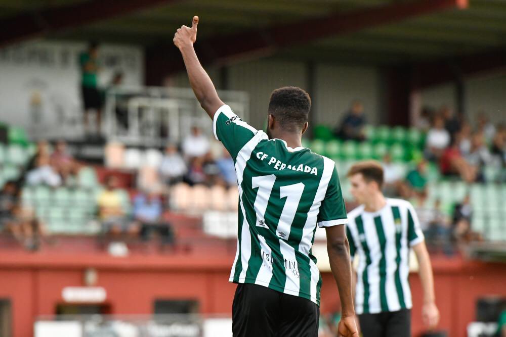 CFPeralada's tweet photo. [OFICIAL] El nostre jugador @demzychilly jugarà cedit fins a final de temporada al @palamoscf. Els dos clubs han arribat a l’acord perquè el jugador pugui tenir més minuts per agafar ritme de competició a l’equip baix empordanès. Molta sort DEMBO!!! 💪🏼 📸 fotos: @andrea_bolcato https://t.co/v849p23kiT