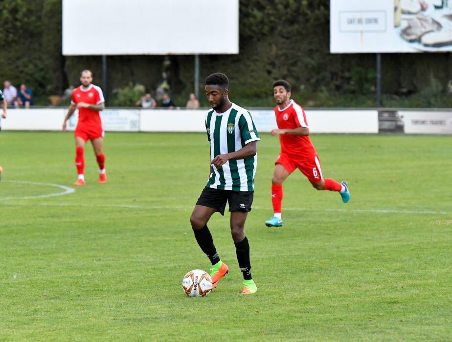 CFPeralada's tweet photo. [OFICIAL] El nostre jugador @demzychilly jugarà cedit fins a final de temporada al @palamoscf. Els dos clubs han arribat a l’acord perquè el jugador pugui tenir més minuts per agafar ritme de competició a l’equip baix empordanès. Molta sort DEMBO!!! 💪🏼 📸 fotos: @andrea_bolcato https://t.co/v849p23kiT
