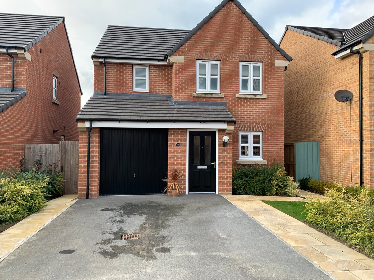 HuntersPock's tweet image. This immaculately presented three bedroom detached home was newly built in 2017 by Linden Homes. Early viewing is essential to ensure you don't miss this property so call us now to arrange your viewing! #hunters #home #local #national #property
hunters.com/property-searc…