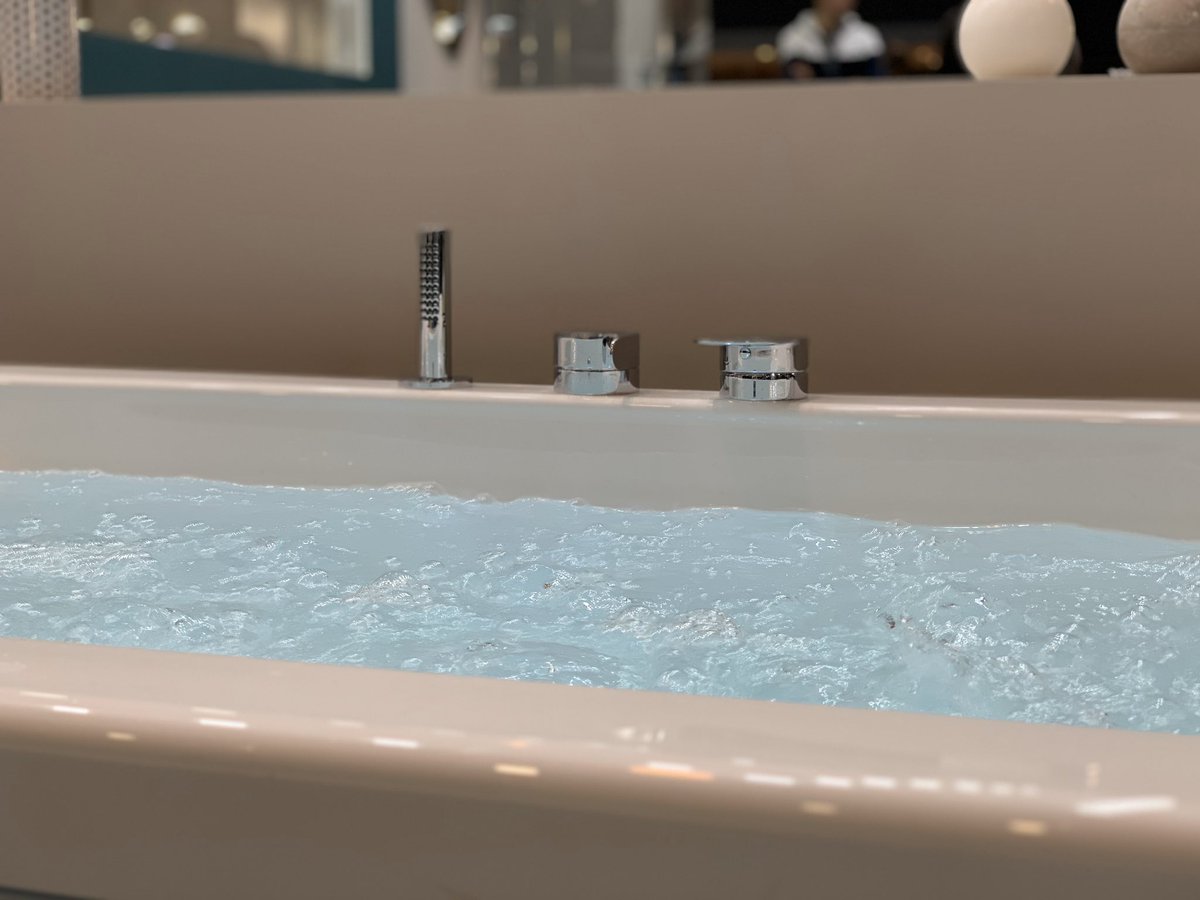 ViprosBati's tweet image. Si vous êtes à @Batimat, n’hésitez pas à faire un tour à @salon_Ideobain pour découvrir le stand de nos partenaires @Kinedo_fr et #watermatic, spécialistes de la salle de bain ! 🚽🛁🚿
#batimat2019 #batimat