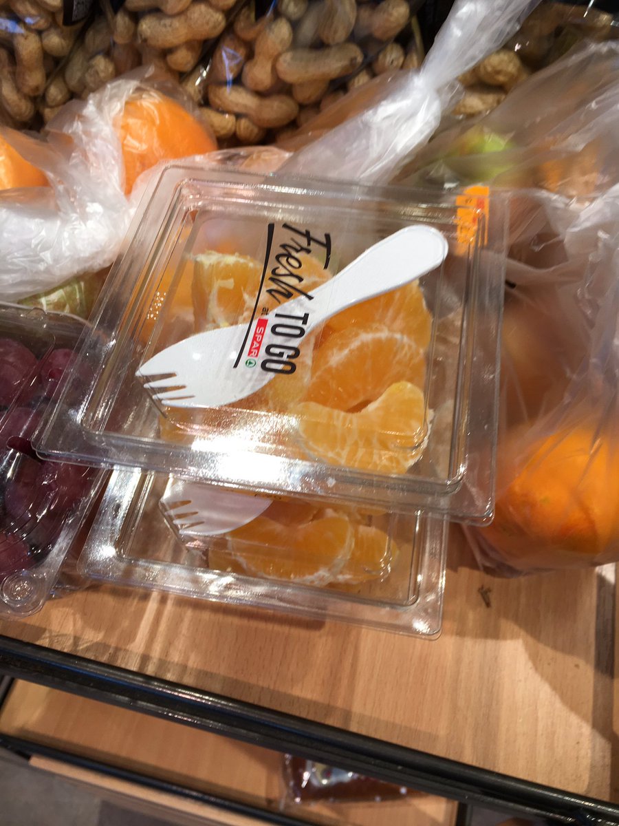 FidoFido73's tweet image. Lieber SPAR, seid Ihr noch zu retten? Mandarinen - von Natur aus mit perfekter Verpackung - zu schälen und in Plastik zu verpacken! Pfui pfuo pfui! #sparschweiz #spargroup #sauhunde