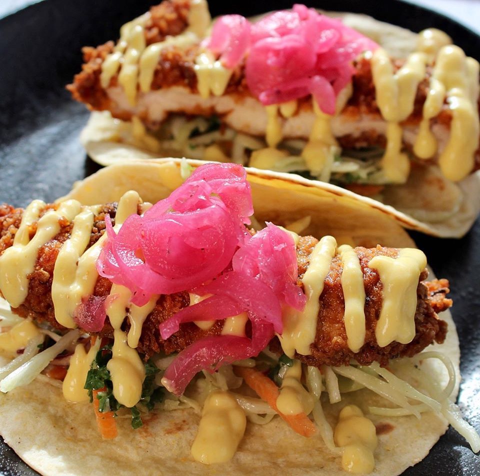 Happy Friday folks💃🏻 We're saying hello to the weekend with our crispy buttermilk chicken taco served with pink pickled onions and spiced mayo. You in?