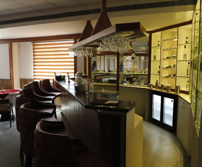 The Cocktail Bar at #PIHMJaipur offers students an opportunity to acquire & hone their skills in mixology & #bartending, meticulously designed & stocked with a full complement of equipment & service ware.

#PoornimaUniversity #HotelManagement #CulinaryInstitute