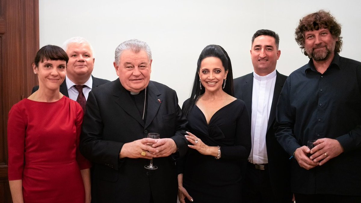PLinCzechia's tweet photo. W uroczystym koncercie @CharitaCesko, który prowadził 🇵🇱kapłan ks. Edward #Walczyk, wzięła też udział Ambasador @PLinCzech https://t.co/BXOq8JxFOw