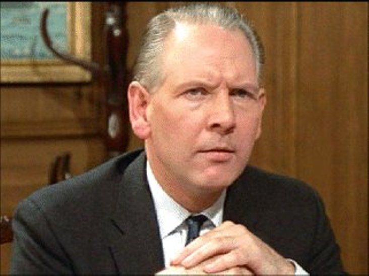 TalkingPicsTV's tweet photo. 14:00 ROOMS (1975) New series PREMIERE: Alison Part 2: Guest stars #MaryPeach #GeraldSim Poor Mrs Richardson has the flu and Clive seems very happy to play nursemaid. Will she become a permanent resident? Or will she go back to her old life? https://t.co/2DaFtIhRpK