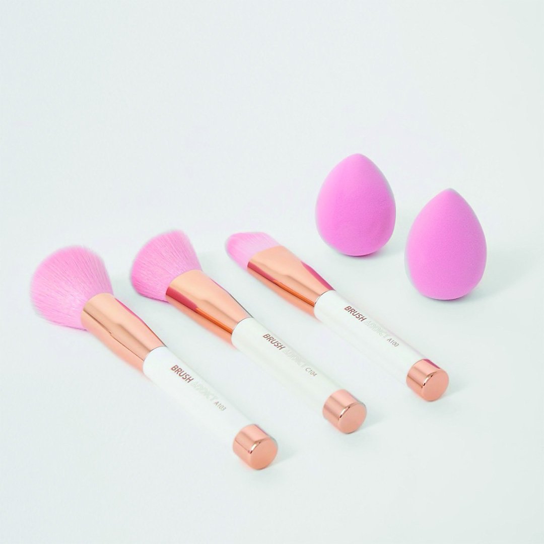 brushaddicts's tweet photo. ✨ OMG IT'S OFFICAL ✨

Brush Addict are now available in selected @riverisland stores!

Don't miss out. Order online or check them out in store.

#brushaddict #exciting #news #christmaspresetn #daughters #partners #children #pink #rosegold #riverisland #product #makeup #brushes https://t.co/NYTvWMKo9D