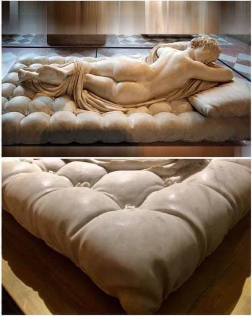 #PropongoBellezza da togliere il fiato:

L’Ermafrodito dormiente e il suo incredibile 'morbido' letto di marmo.

Gian Lorenzo Bernini - Museo del Louvre

#CasaLettori
#ScrivoArte