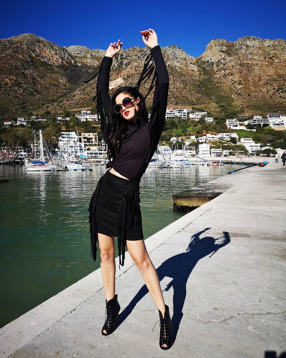 Happy weekend friends🤸🏾‍♀️! 

 #goodthoughts #sunshine #photography #southafrica  #adventure #landscape #nature #fashion #design #makeup #actor #model #blessed #festival #festivalfashion #Arendsvlei  #friday #weekend