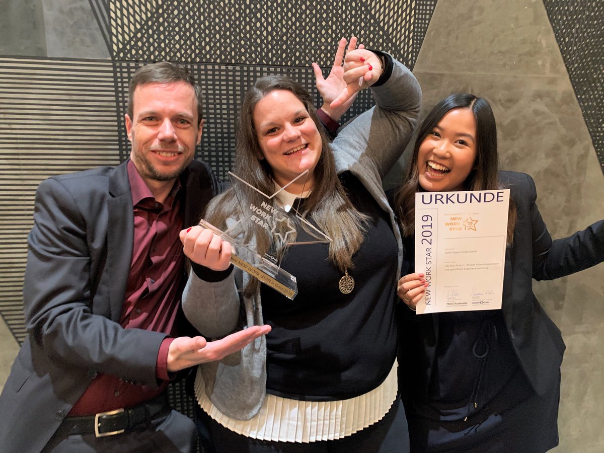 byte5's tweet photo. Unser #Vertrauensurlaub und die No-Pain-Policy haben die @profachkraefte-Jury des ⭐️New Work Star⭐️ vollends überzeugt und uns den ersten Platz in illustrer Runde beschert. 🏆 Wir sagen Danke und sind sehr stolz auf die Anerkennung unseres unverwüstlichen Pioniergeistes. #newwork https://t.co/WK40s7RpPV