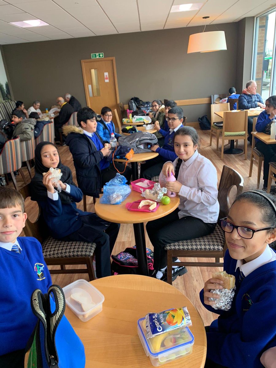 carltonj_i's tweet image. On our way to Warner Bros Studio in London to see Harry Potter World. #ServiceStop #Lunchtime