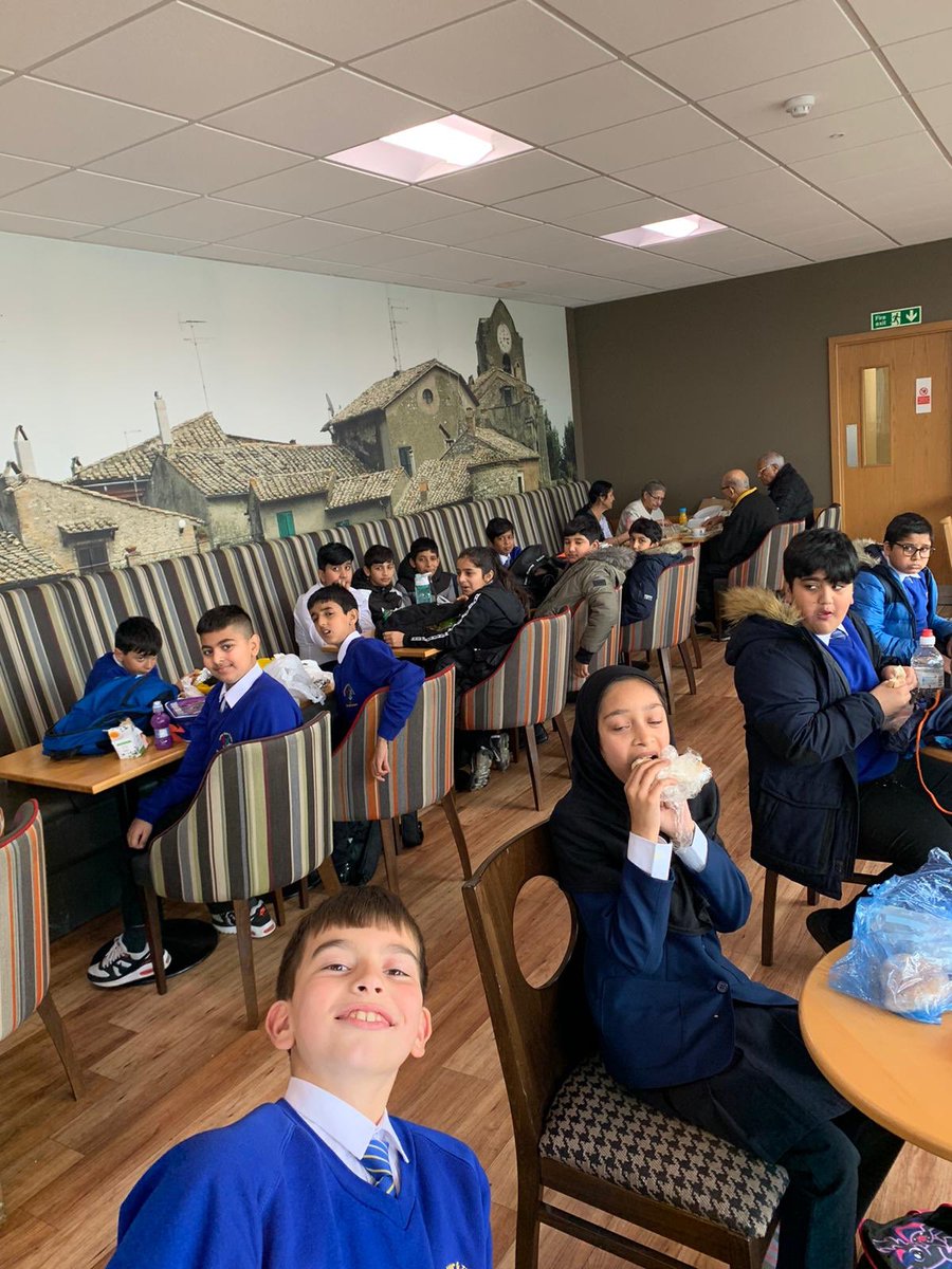 carltonj_i's tweet image. On our way to Warner Bros Studio in London to see Harry Potter World. #ServiceStop #Lunchtime