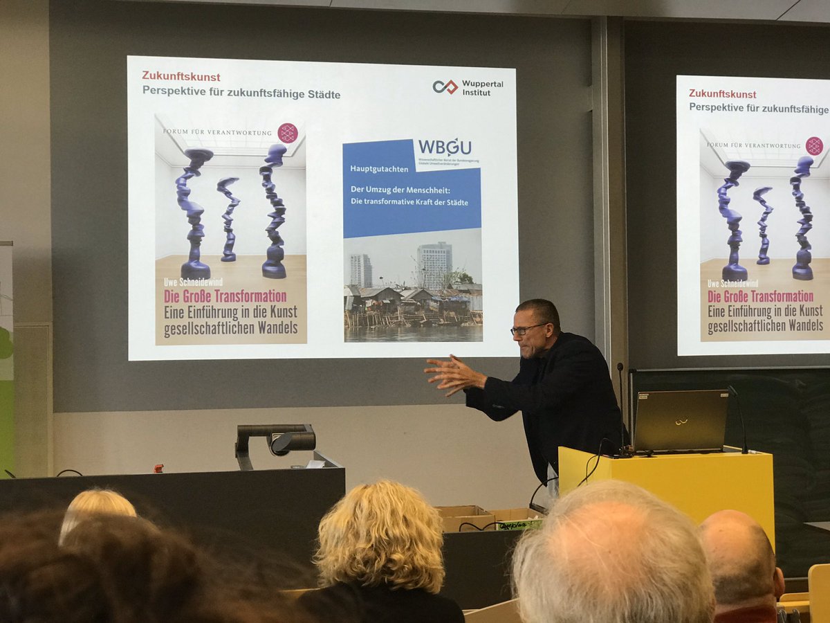 FroweinTextPR's tweet photo. Ganz schön tänzerisch: @UweSchneidewind heute bei der #InLust-Tagung an der @hsduesseldorf: Narrative und Visionen für die lebenswerte Stadt entwickeln - #zukunftskunst #geschichtenimraum #sozialerraum https://t.co/UmzrDLATHw