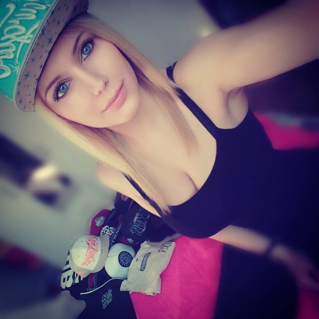 Manchmal wјnschte ich meine Welt wre wie bei Alice im Wunderland  💘