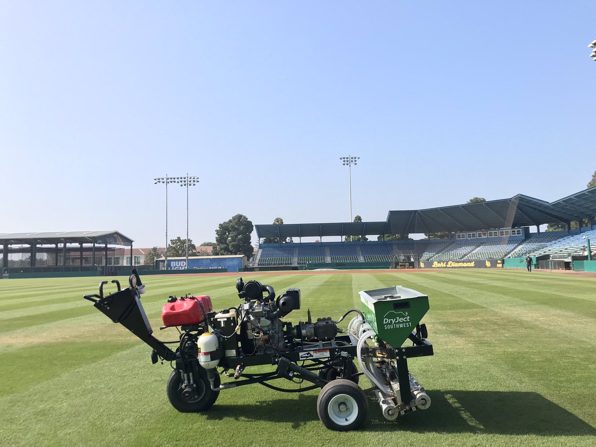 DryJectSW's tweet image. Great Field Day at Blair Field talking Dirt N’ Turf! Thankful for my chance to show off the @DryJect process with @Diamondpropgp Vitrified Conditioner - increase infiltration, hold-up against daily compaction, maintain healthy soil structure 💪 @CSampsell @PaulWizikowski