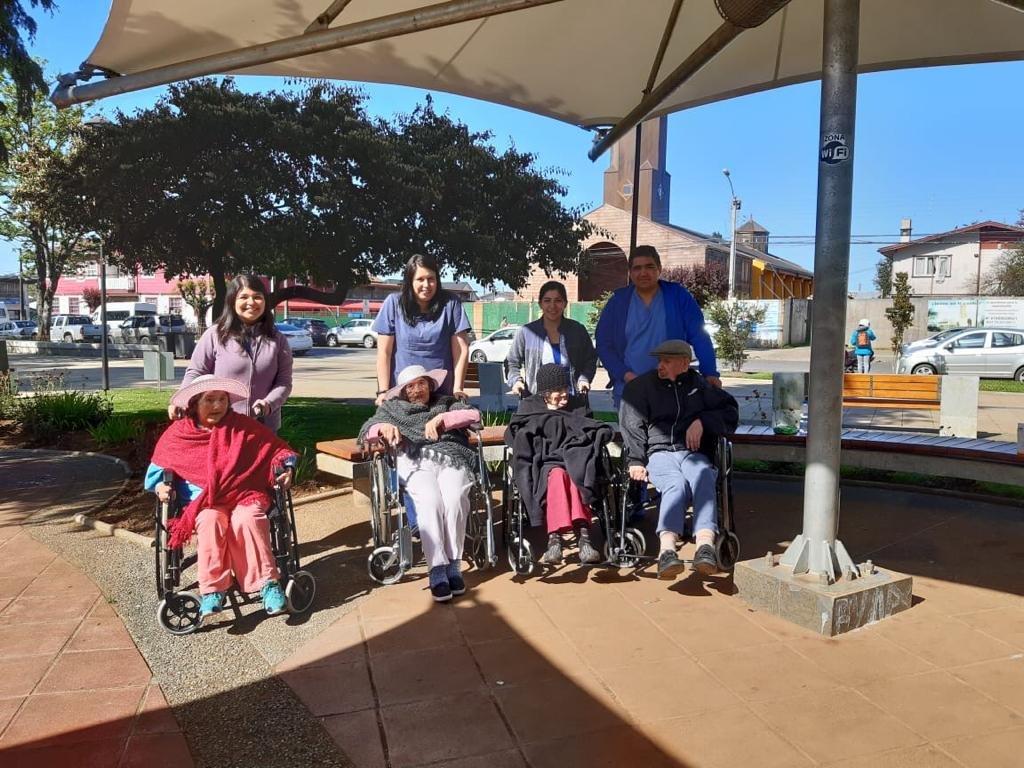 Ayer los #adultosmayores del hogar San Sebastián de #Purranque organizaron una salida de integración #sociocomunitaria. Los residentes y colaboradores disfrutaron de una cálida y hermosa tarde de esparcimiento y conversación en la #PlazadeArmas