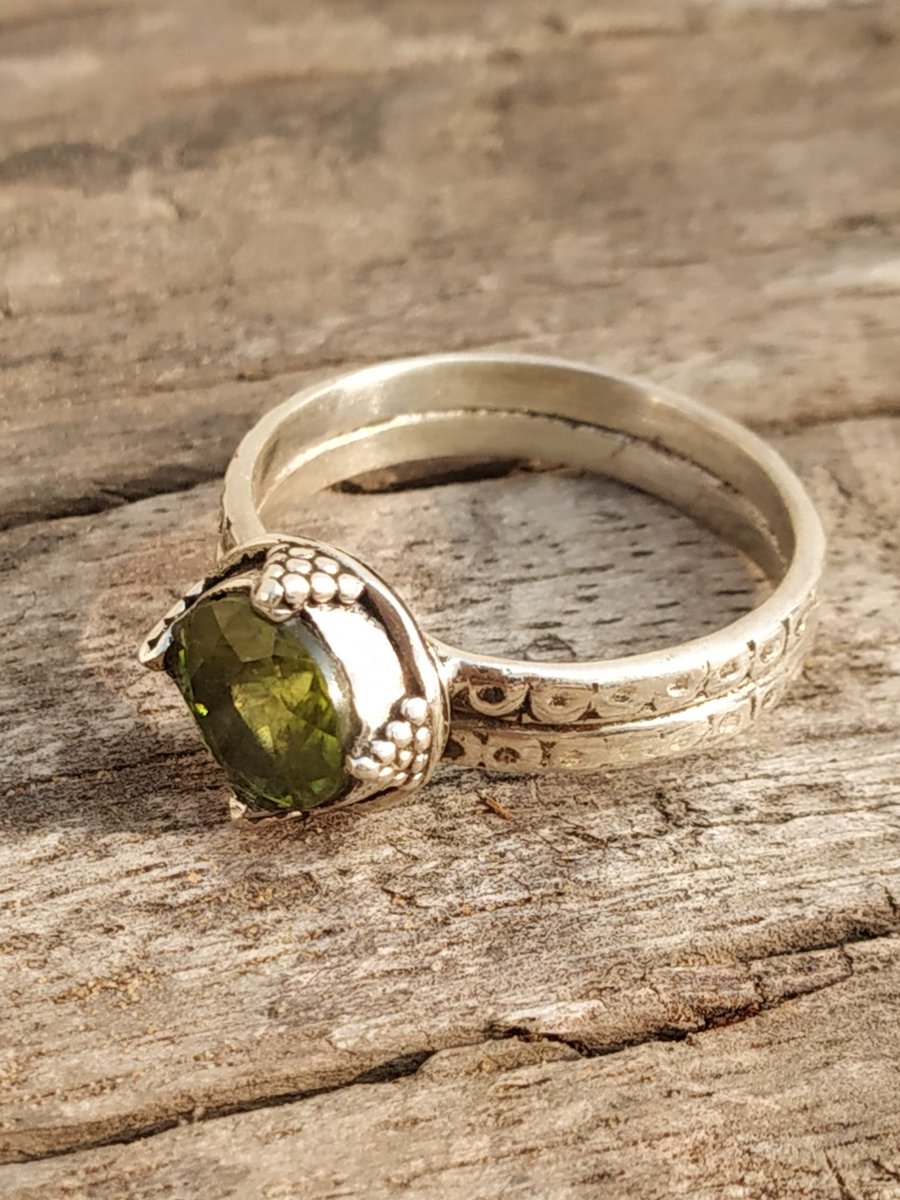gemstonejewelr3's tweet photo. Peridot Ring In 925 Sterling Silver
Lovely Tiny Ringπ
πhttps://t.co/1yDdk7djxN
#peridotring #925sterlingsilverring #augustbirthstonering #tinyring #statementring #delicatering #gifther #greenstonering #handmadering #gemstonering #gift #delicatering #bohemianring #finering https://t.co/Q0Y6lWSBRX