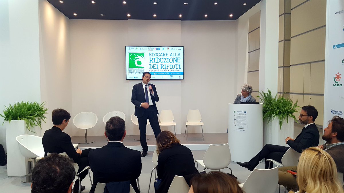menorifiuti's tweet photo. Parola conclusiva a @UTILITALIA con @Filbrand. Hanno preso la parola i membri del comitato promotore #SERR19 #EWWR19 e alcuni degli oltre 5000 action developers. Ancora tempo per registrarsi su https://t.co/r5sPpagSUN https://t.co/KYpqsXGhor
