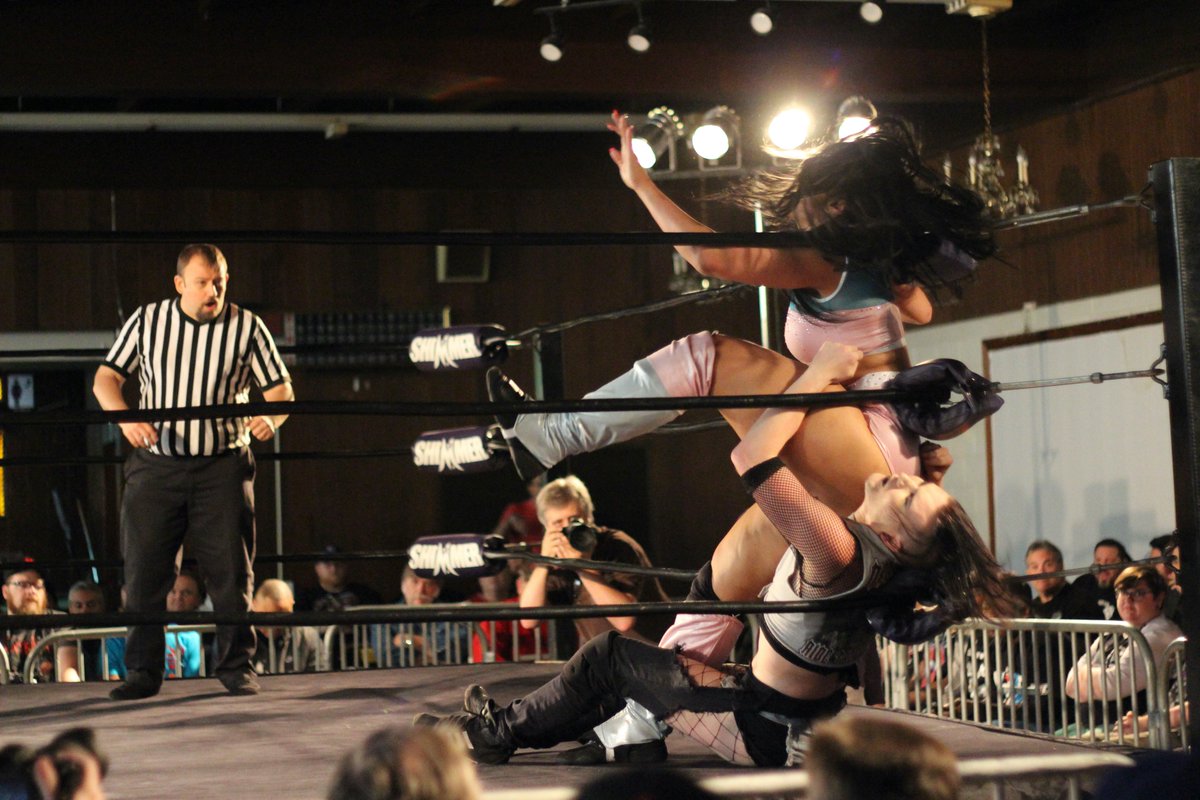DAFALCON11's tweet photo. . . . Until @CandidlyCandy_ came storming back against @thejamiesenegal #SHIMMERdark https://t.co/BYLcRICODf