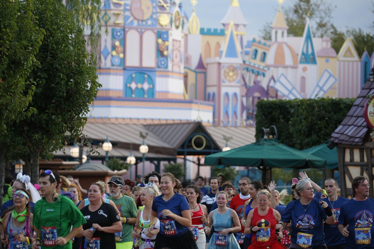 The packages for the 2020 runDisney France experiences are now available! 👏 More information here: bit.ly/32uL55b

#runDisneyFrance #DisneylandParis