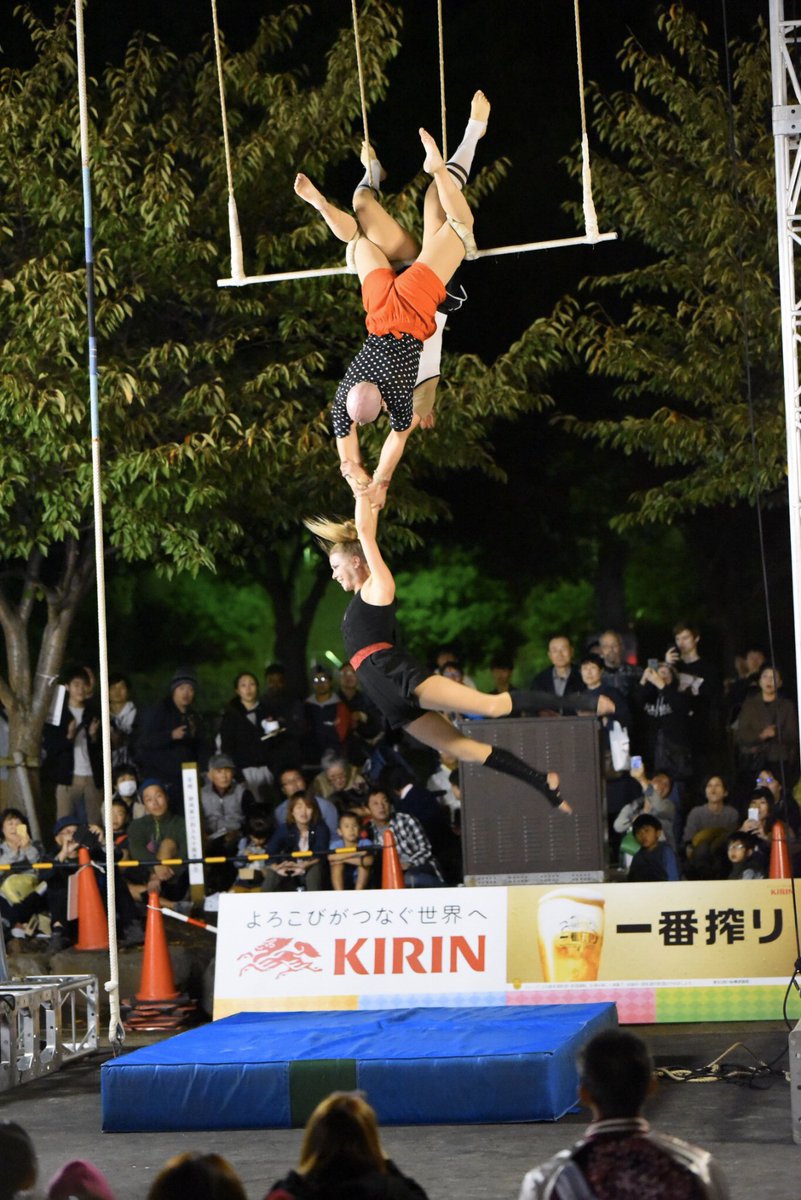 nkz0077's tweet photo. 19.11.2 Wise Foolsさん
迫力満点の空中ブランコでドキドキもんでしたよ😃

#大道芸ワールドカップin静岡
#大道芸ワールドカップin静岡2019 
#ワイズフールズ
#WiseFools https://t.co/YBnJzGisNx