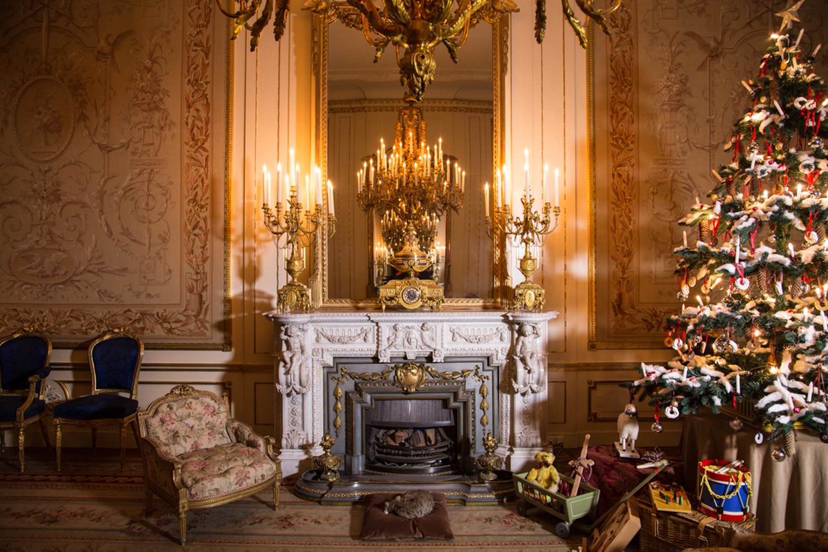 De dagen worden korter, de nachten kouder, en lichtjes vullen de straten. Wij maken ons op voor #KerstInWillet, vanaf 1 december in het museum! Hou deze pagina in de gaten voor updates, en plan vast je bezoek op willetholthuysen.nl! #willetholthuysen #amsterdam