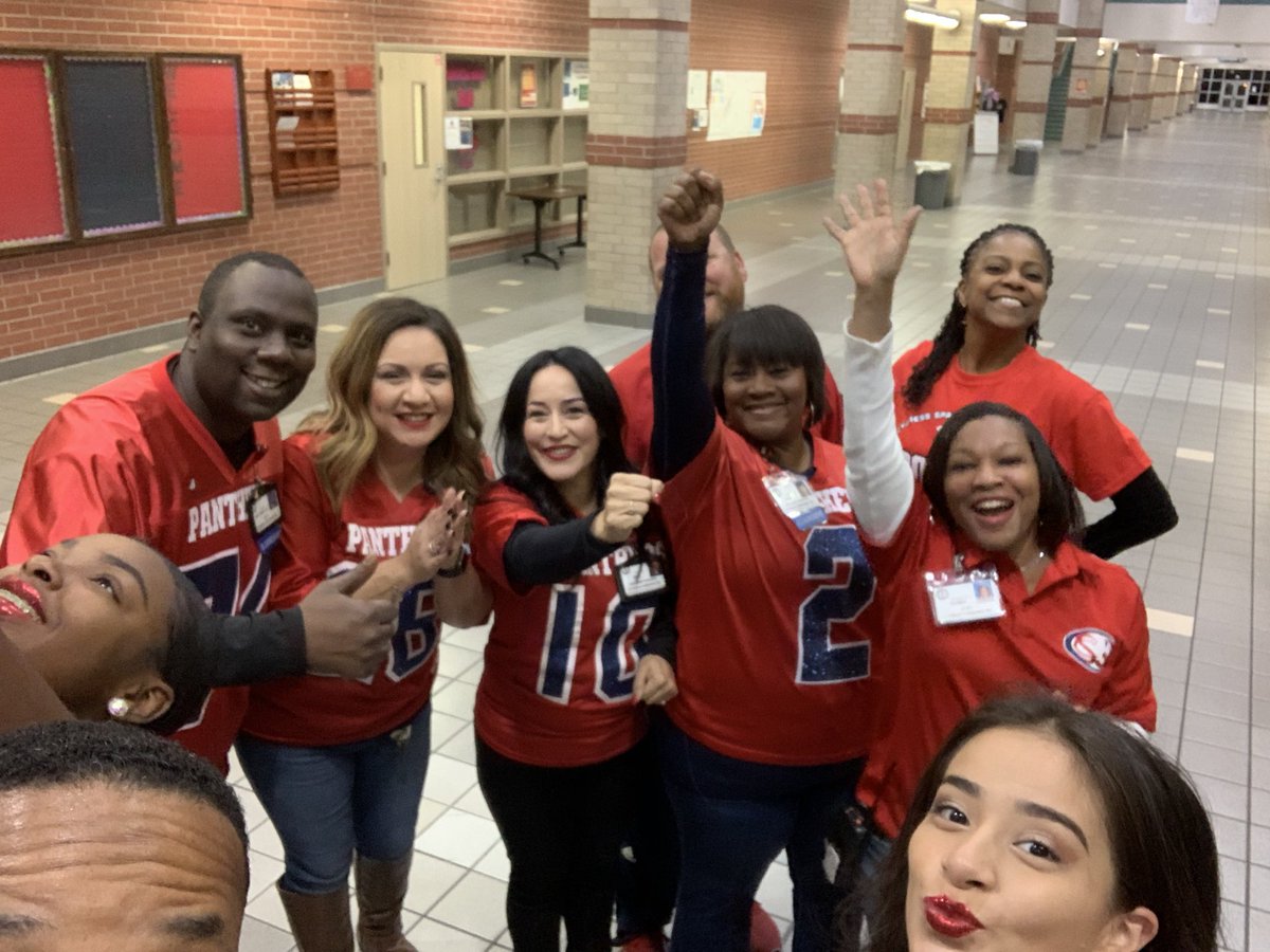 #FridayFootballFever <a href="/FOX26Houston/">FOX26Houston</a> <a href="/CyFairISD/">Cypress-Fairbanks ISD</a> <a href="/CySpringsHS/">Cypress Springs HS</a> @<a href="/2015CSPrincipal/">Dr. Cheryl T. Henry</a>