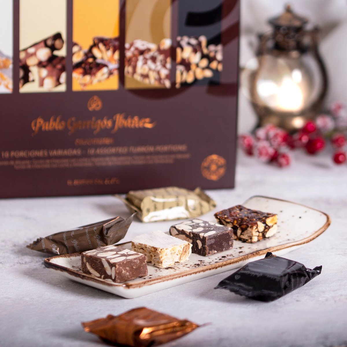 Para cuando no sabes qué elegir, creamos este estuche de porciones variadas de turrón. Ideal para regalar 🎁 o tenerlo "escondido" en el cajón de la oficina ‼💪😅

#FelizViernes #PabloGarrigósIbáñez #elsentidodelgusto #elsentidodelanavidad #nohaynavidadsinturrón