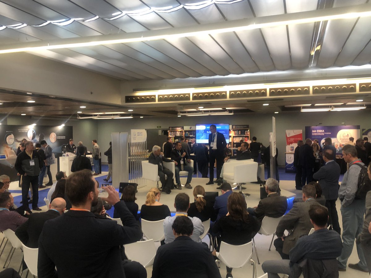 ESSKA_society's tweet photo. Our Hot topic Debate on the use of internal brace has kicked off. Thanks to @Arthrex for support #ESSKA2019 https://t.co/eEUNwlpEbQ