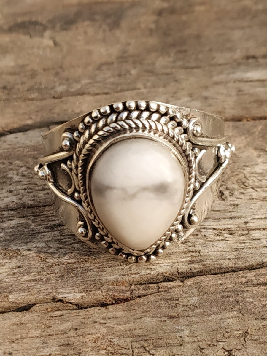 gemstonejewelr3's tweet photo. Howlite Ring In 925 Sterling Silver
👉https://t.co/UUY5JH92Jy
#howlitering #sterlingsilverring #whiteturquoisering #whitestonering #anniversaryring #giftforher #handmadering #handmadejewelry #weddingjewelry #weddingring #925sterlingsilverring #charmring #statementring #gift https://t.co/xsGK14sXTe