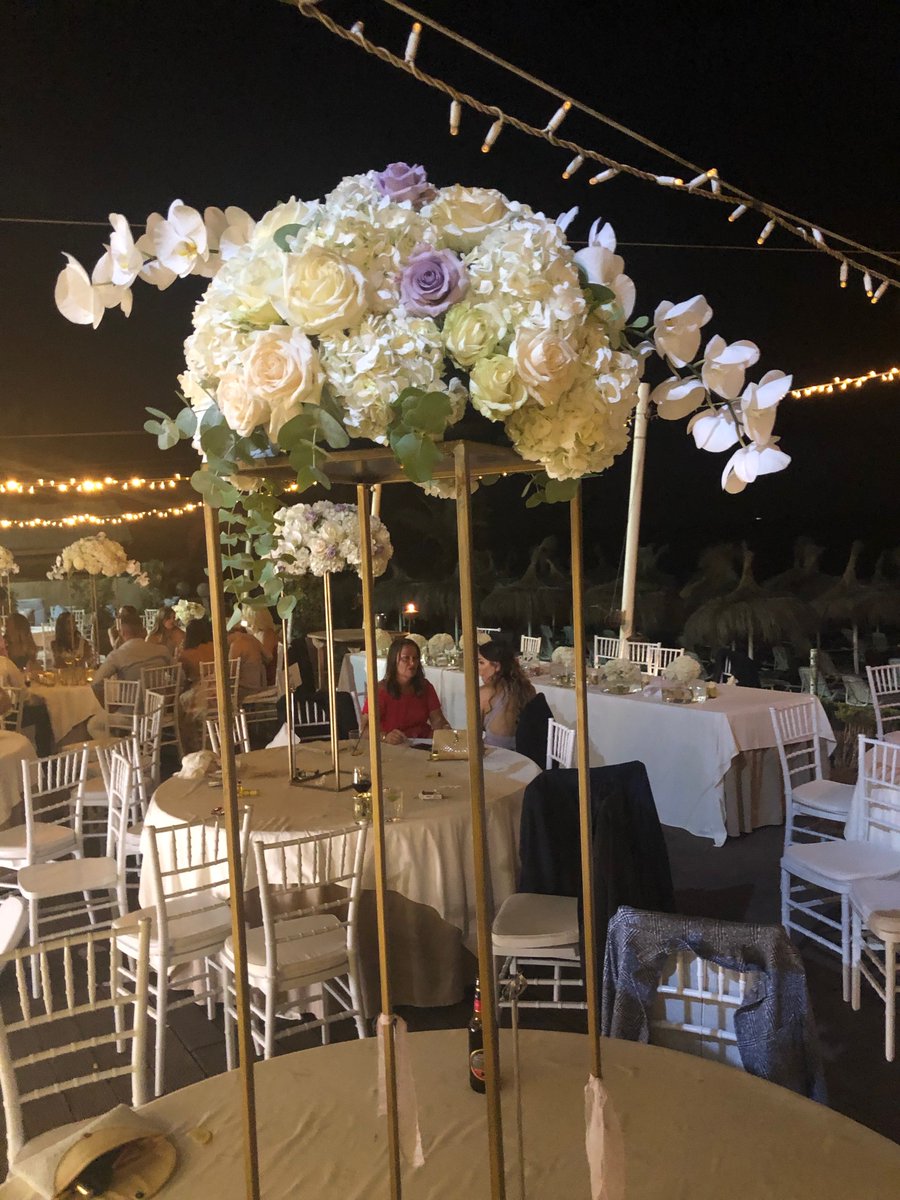 If you are getting married around the Marbella area in Spain, do not use Virginia Florist for your wedding flowers.  
#virginiaflorista #marbellaflorist #marbellawedding #marbella #spanishflorist #weddingflowers