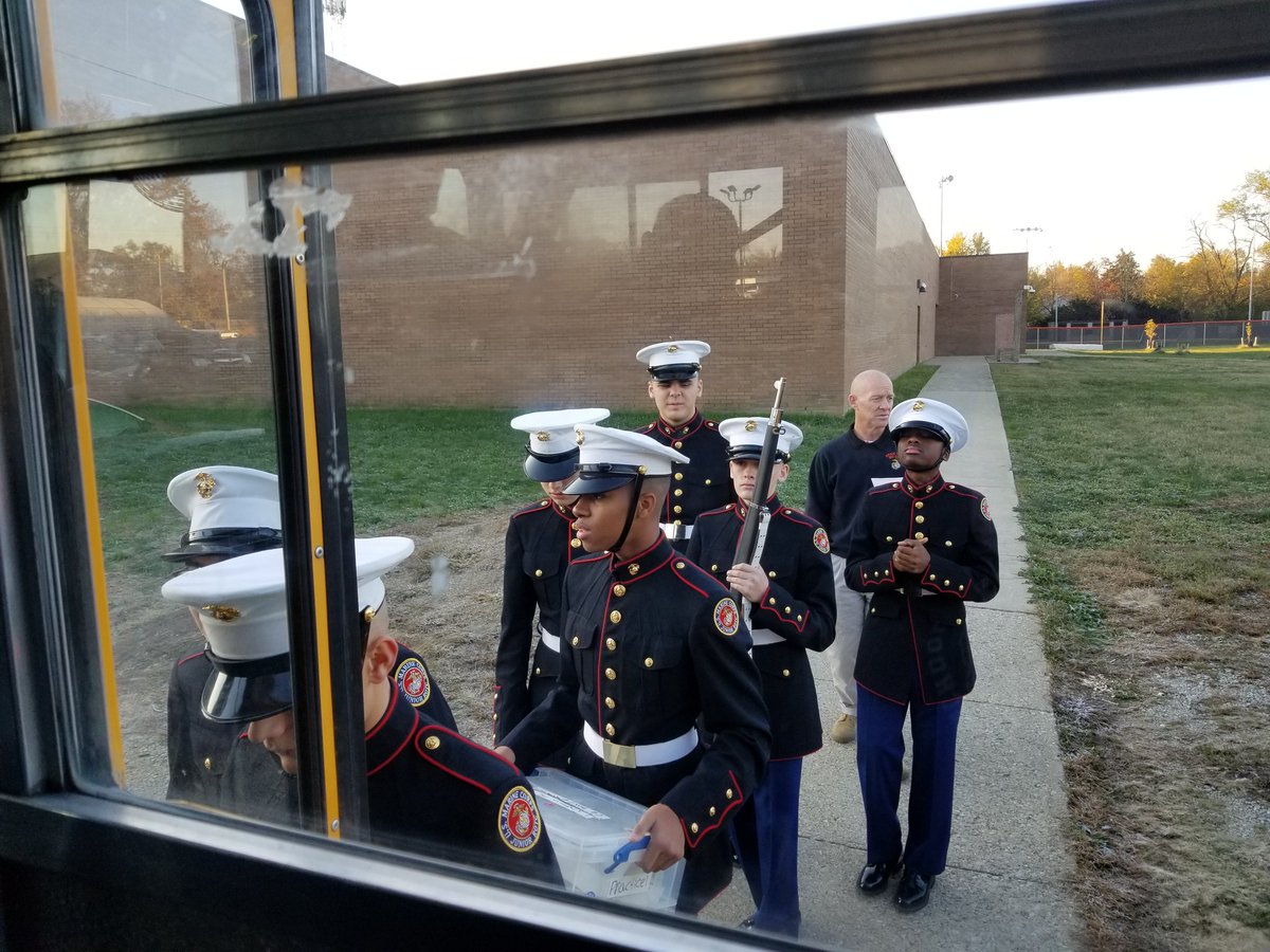 glwurfel's tweet photo. FCHS MCJROTC cadets on their way to perform at TJ Middle for Veterans Day! @FCMCjrotc @rebeccanicolas6 @sarawilson021 https://t.co/dnUK8flsAd