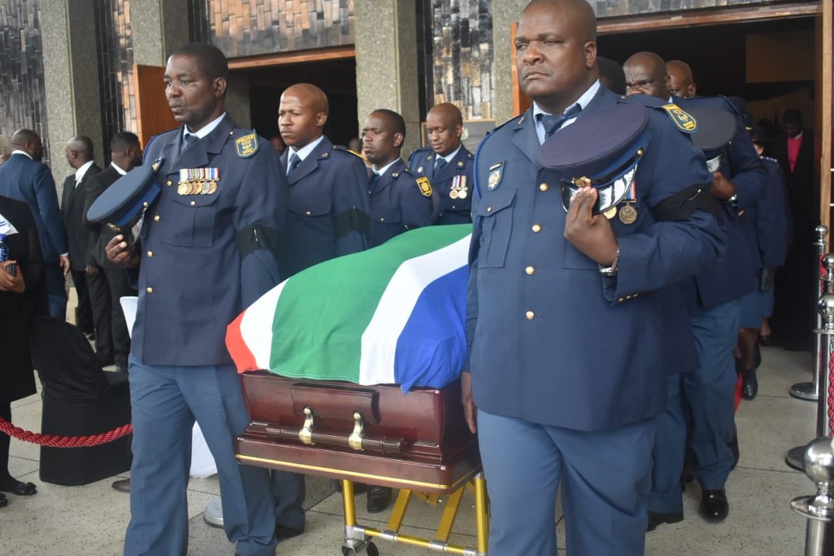 GautengANC's tweet photo. The cortège leaves for Meyerton Cemetery where Cde Thuliswa Nkabinde-Khawe will be laid to rest. #RIPThuli #ThuliswaNkabindeKhawe https://t.co/5g5tzINj2R