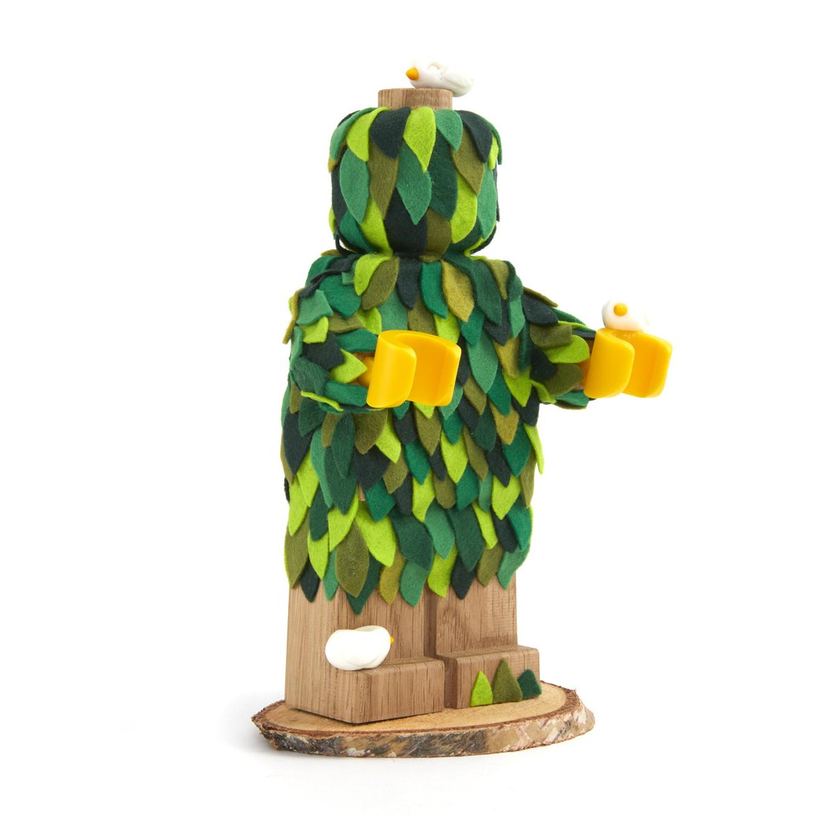 LEGO_Group's tweet image. Yep, it’s a giant wooden minifigure for your house... that you can decorate! 😍 
Available now: LEGO.build/LEGOOriginalsA…