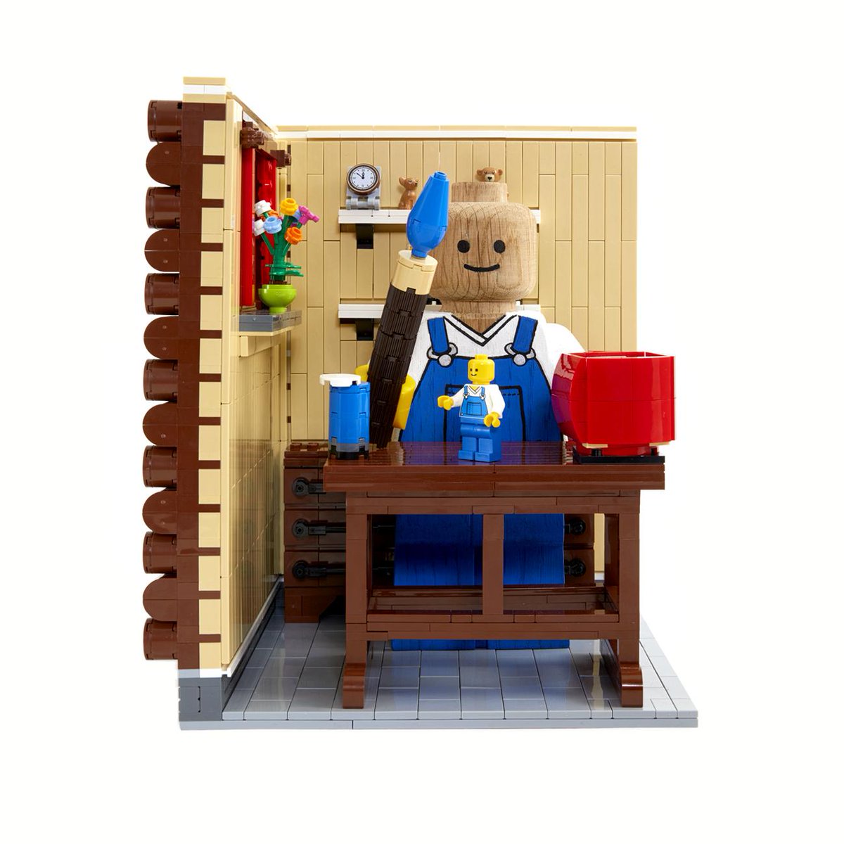 LEGO_Group's tweet image. Yep, it’s a giant wooden minifigure for your house... that you can decorate! 😍 
Available now: LEGO.build/LEGOOriginalsA…