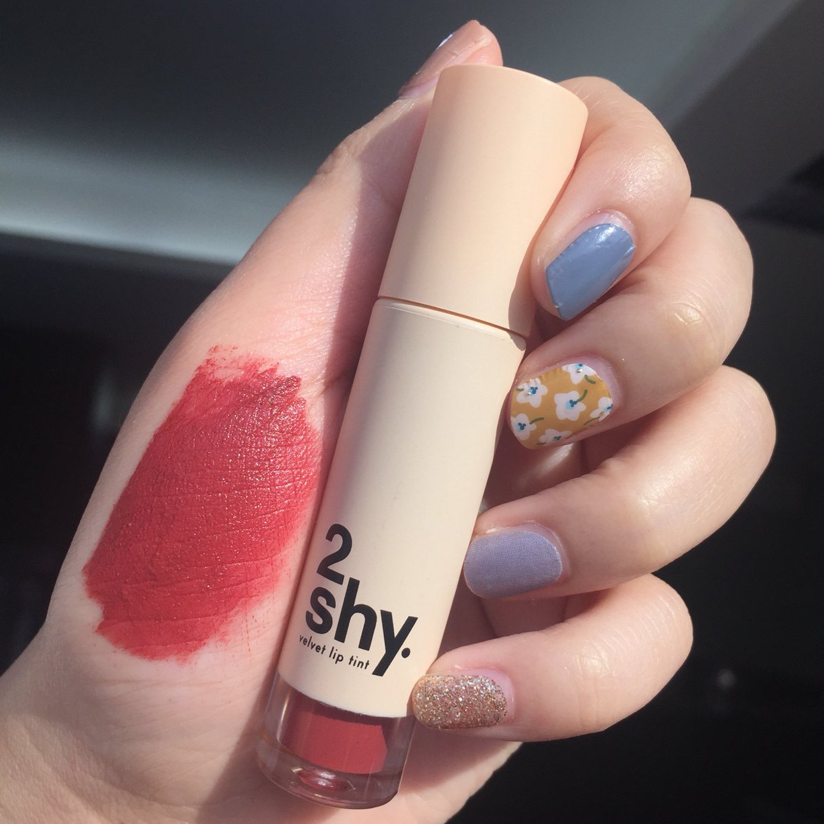 babebabereview's tweet photo. โอ้ยยยย มันเริ่ดมากกกก แบรนด์ใหม่ ชื่อ 2shy สี DAY4
สีชมพูแบบตุ่นๆ อมแดงเบาๆ ผู้ดีสุดๆ เนื้อก็ดีดี๊ นุ่มลื่นมาก ไม่ต้องร่องปากอะ แค่ร่องมือยังกลบมิด แถมติดทนสุดๆ ราคาก็ดี เพียง 99 บาทถ้วน รออะไร ไปตำ ไปตำ ไปตำ!! 
#ไว้รีวิวห้ามขายของโว้ยย https://t.co/hxe01DLsQb