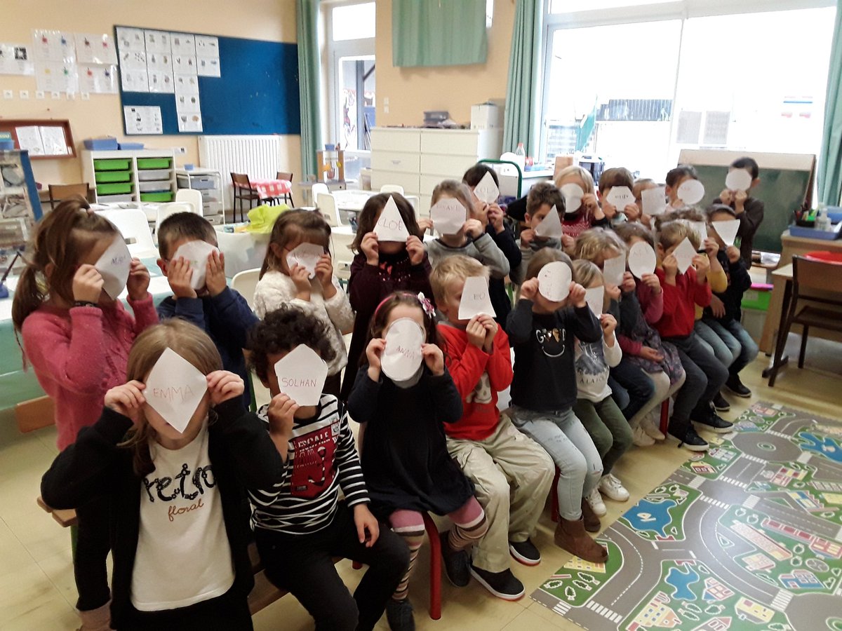 GS_Beruges's tweet image. Bonjour les copains, 
Nous sommes les MS et les GS de Béruges. Essayez de deviner sur quoi nous allons travailler avec vous ! 😍 À très bientôt. 
@ChatoGs1 #problemater